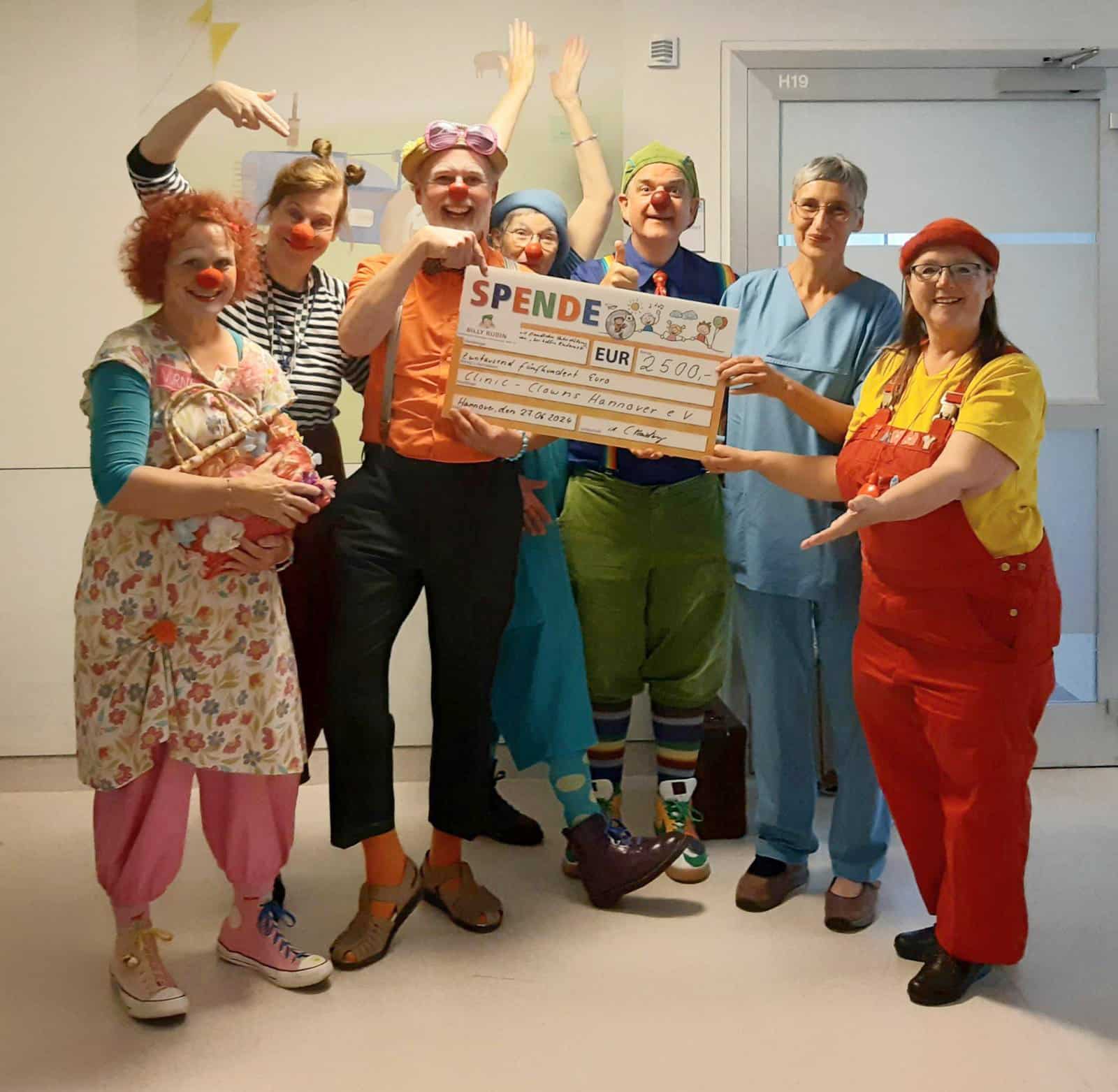 Die Clinic-Clowns Hannover freuen sich über eine Spende
